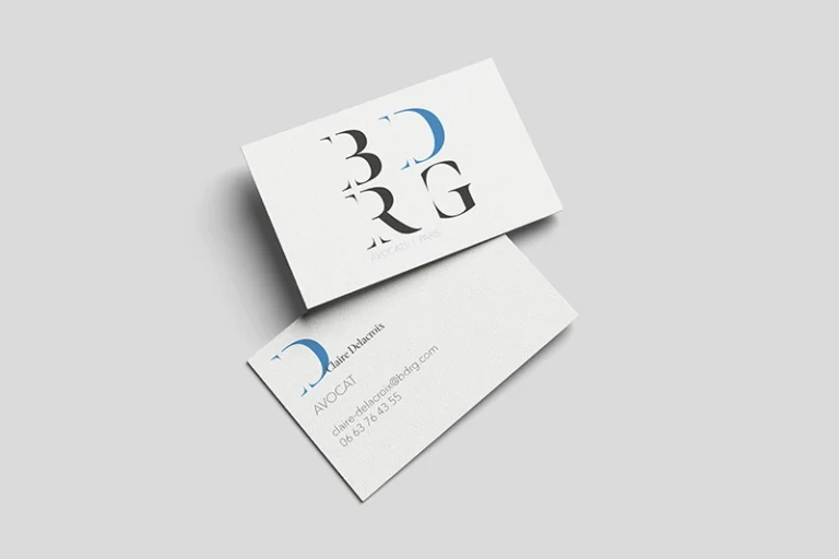 Damien Digital, design UXUI, designer, BDRG Avocats Paris, mockup carte de visite recto verso, logo BDRG noir et bleu, nom avocat Claire Delacroix, fond gris clair